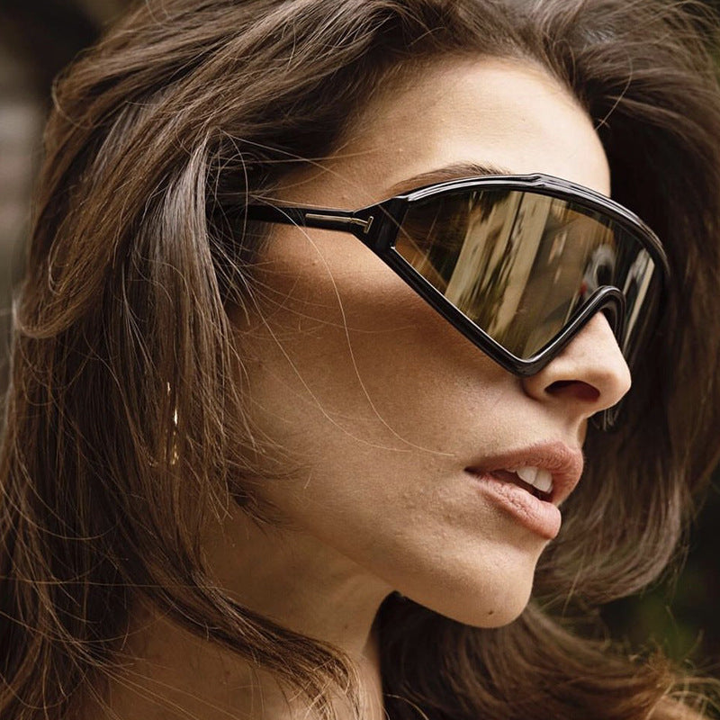 Dame sport solbrille med aerodynamisk design og UV-beskyttelse Skanto