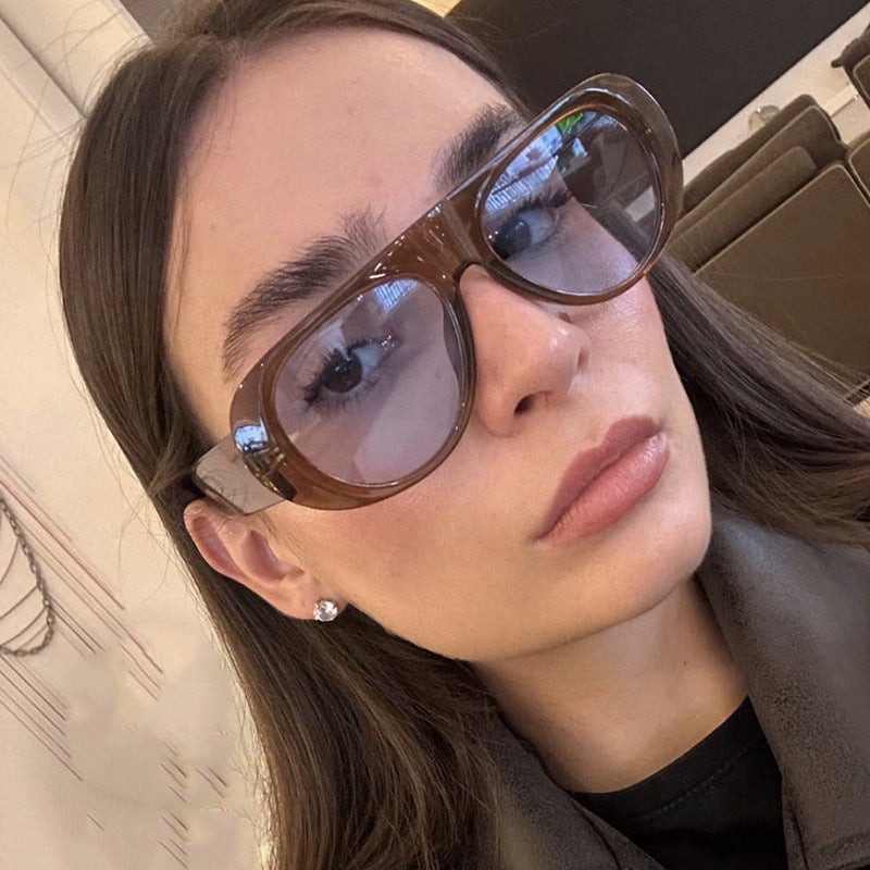 Damer Cat-Eye solbriller med stilfull plastinnfatning og beskyttende UV-filter Skanto