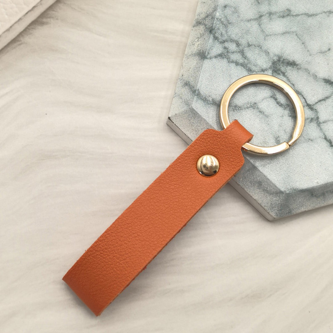 Unisex nøkkelring laget av høykvalitets kunstskinn med elegant metalldekor Skanto