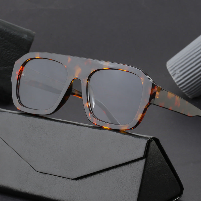 Dame oversized kvadratisk solbrille med moderne design Skanto