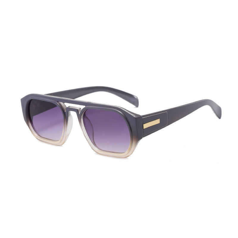 Dame moteriktig rektangulær brille med elegant metalled accent Skanto