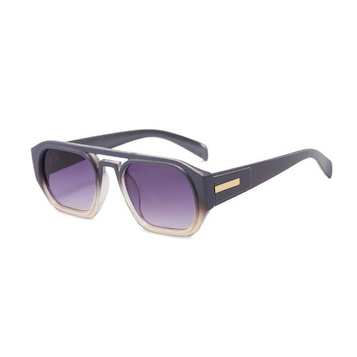 Dame moteriktig rektangulær brille med elegant metalled accent Skanto