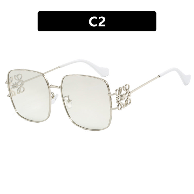 Dame kvadratisk solbrille med filigran design og luksuriøs metallramme Skanto