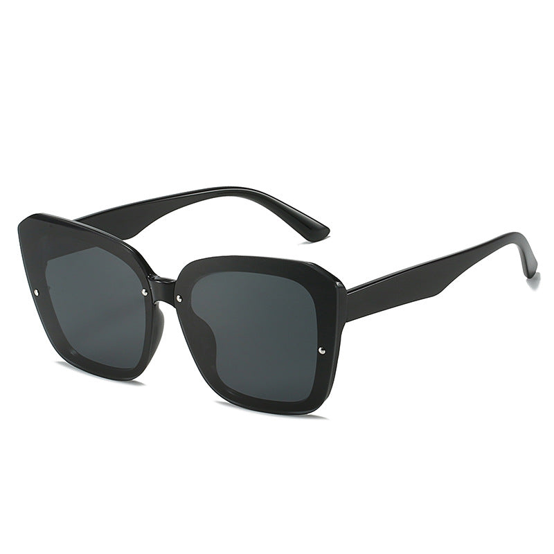 Damer oversized kvadratisk solbrille med sofistikert ramme Skanto