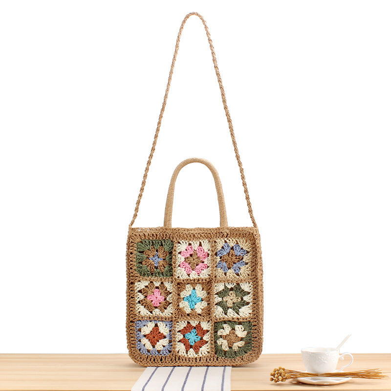 Hand-knotted tote bag with floral-inspired design Skanto
