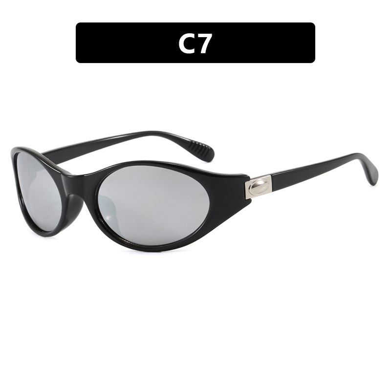 Dame stilfull solbrille i elegant ovalt design med beskyttende UV-filter Skanto