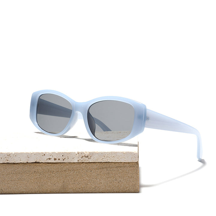 Dame moteriktig katteøye-solbrille med holografisk design Skanto