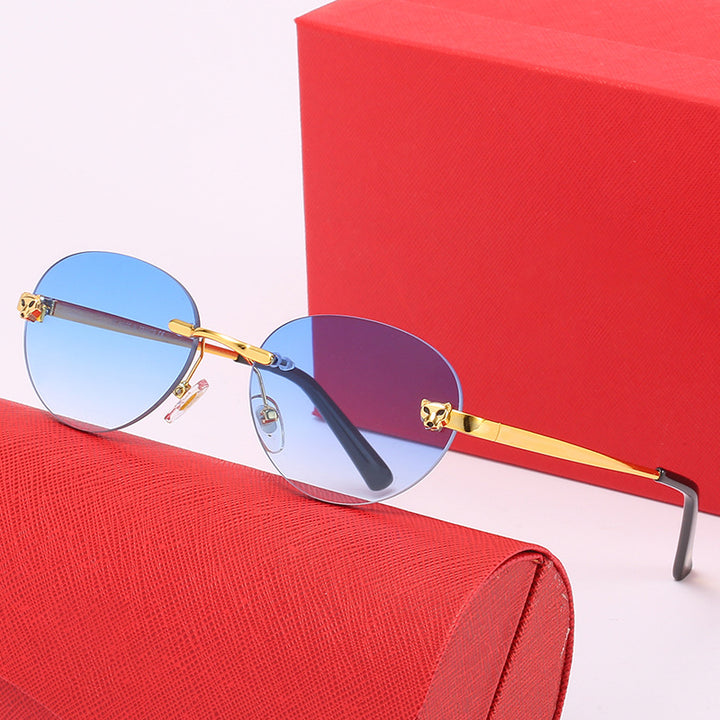 Dame oval solbrille med luksuriøse metalliske aksenter Skanto