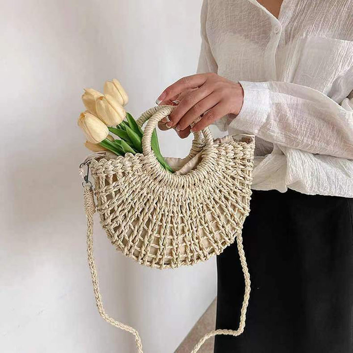 Håndlaget kurvveske med lekent design Skanto