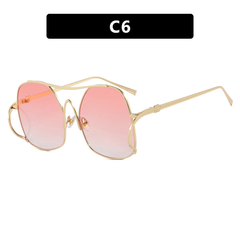 Dame geometrisk solbrille med smal metallramme og brune glass Skanto