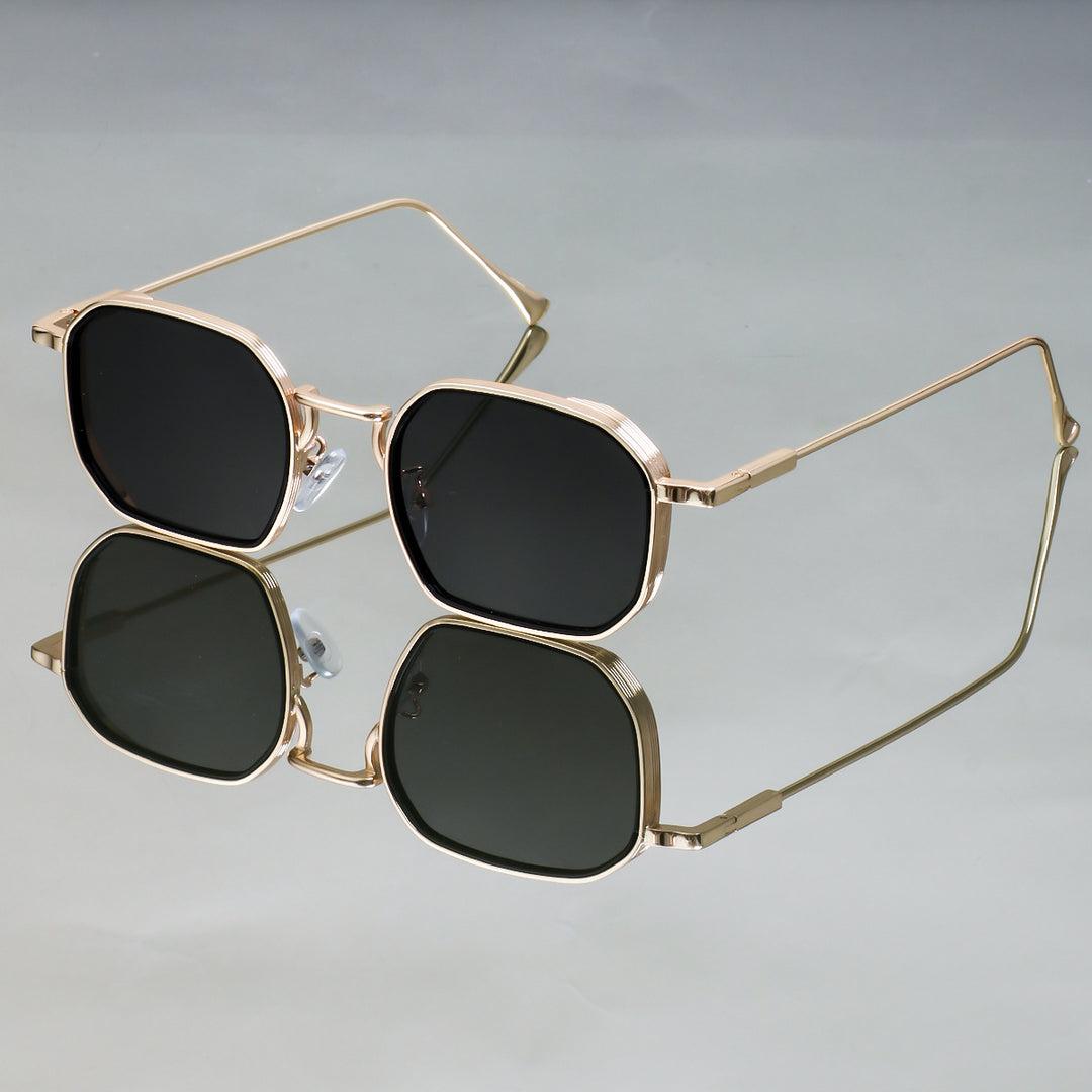 Dame moteriktig solbrille med stilfull, firkantet ramme og UV-beskyttelse Skanto