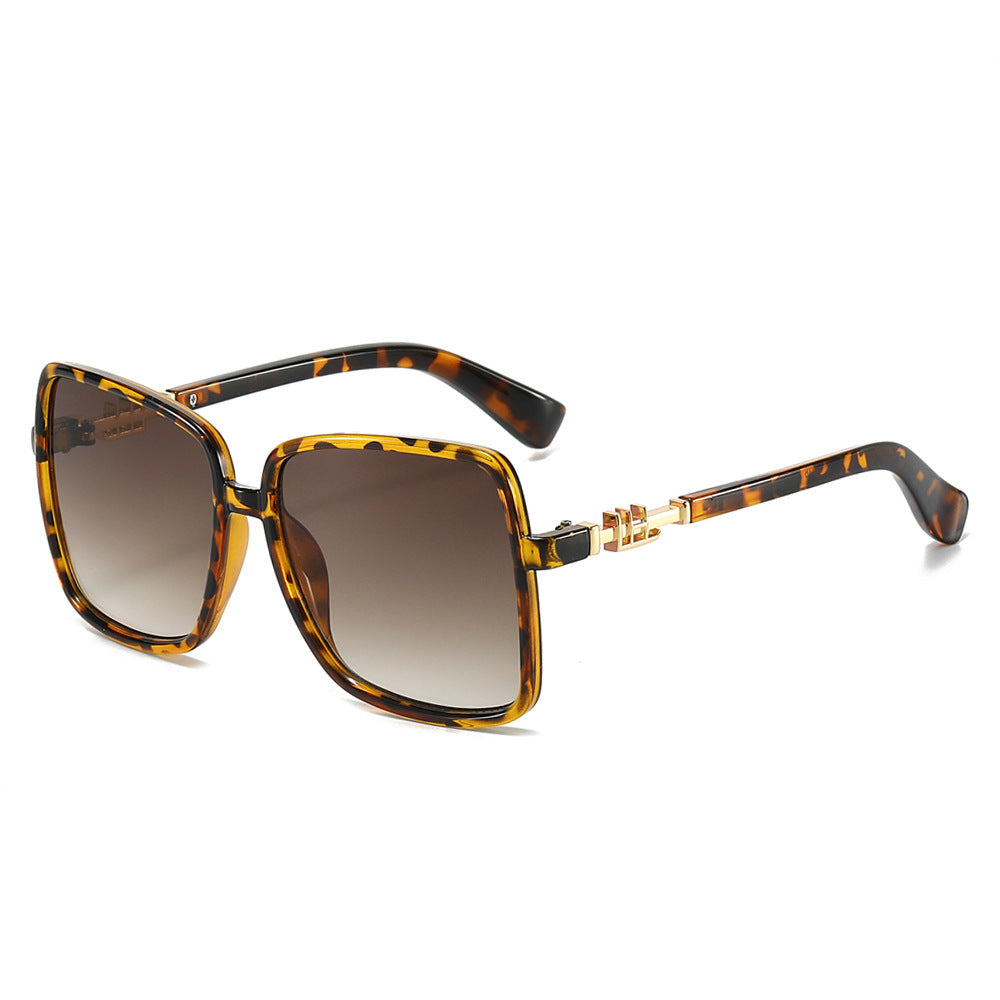Dame solbrille med stor ramme og gradient Skanto