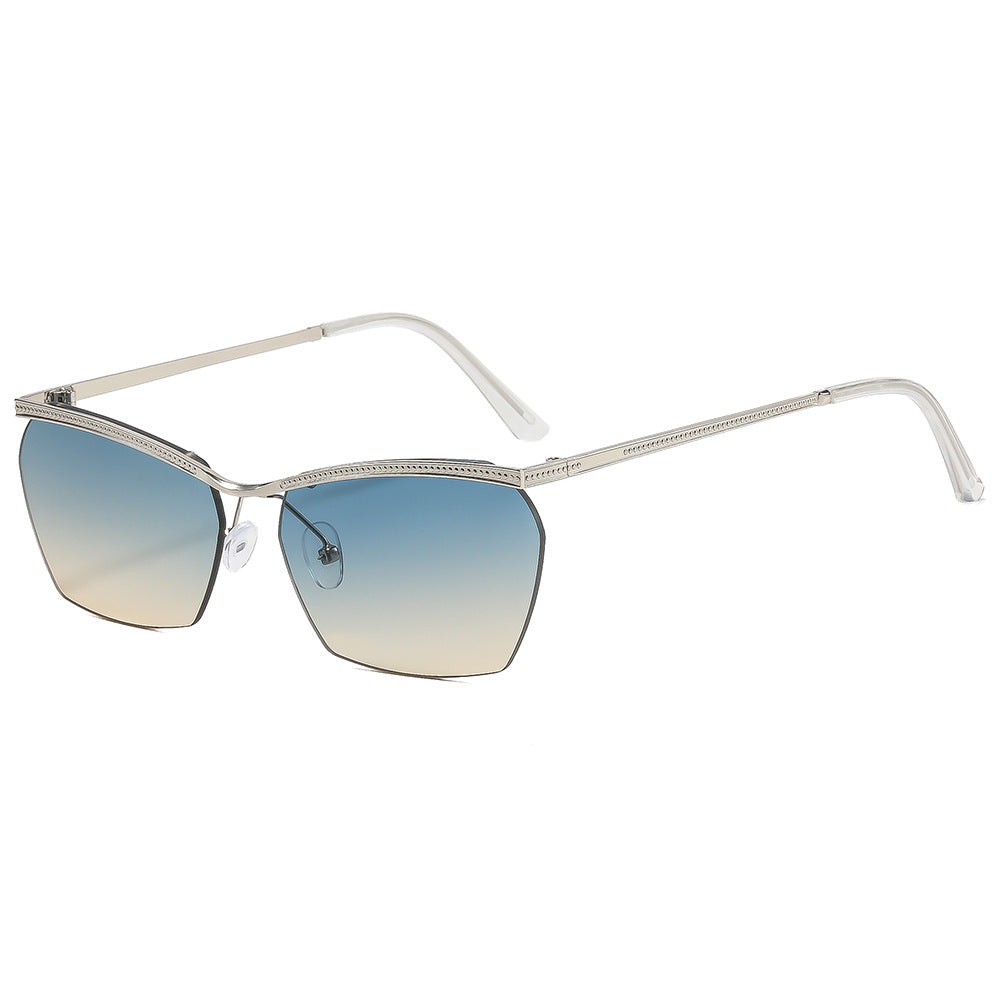 Dame moterik solbrille med filigran ramme og myk fargegradient Skanto