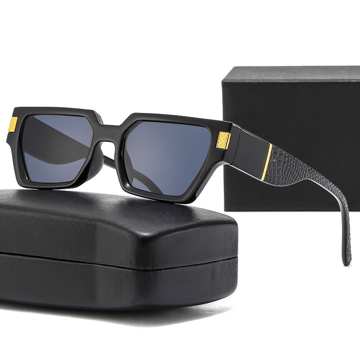 Dame Modish solbrille i markant design med Honeyglass og strukturert ramme Skanto