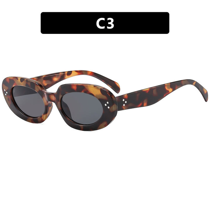 Dame moteriktig solbrille med unikt ovalt ramme og beskyttende glass Skanto