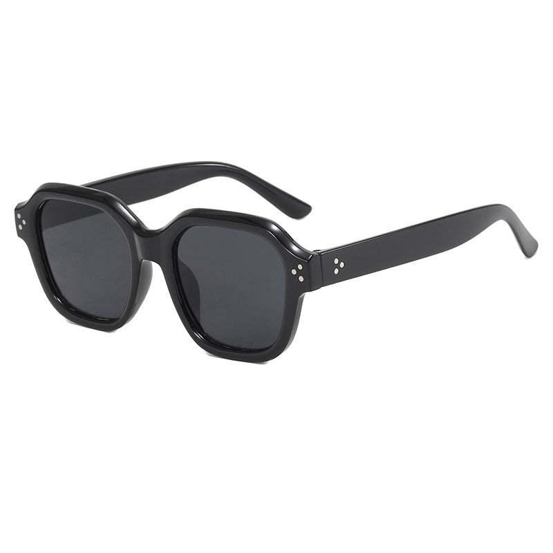 Dame moteriktig firkantet solbrille med speilende glass Skanto