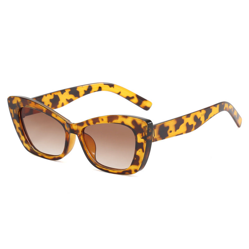 Damer Cat-Eye solbriller med stilige elementer Skanto