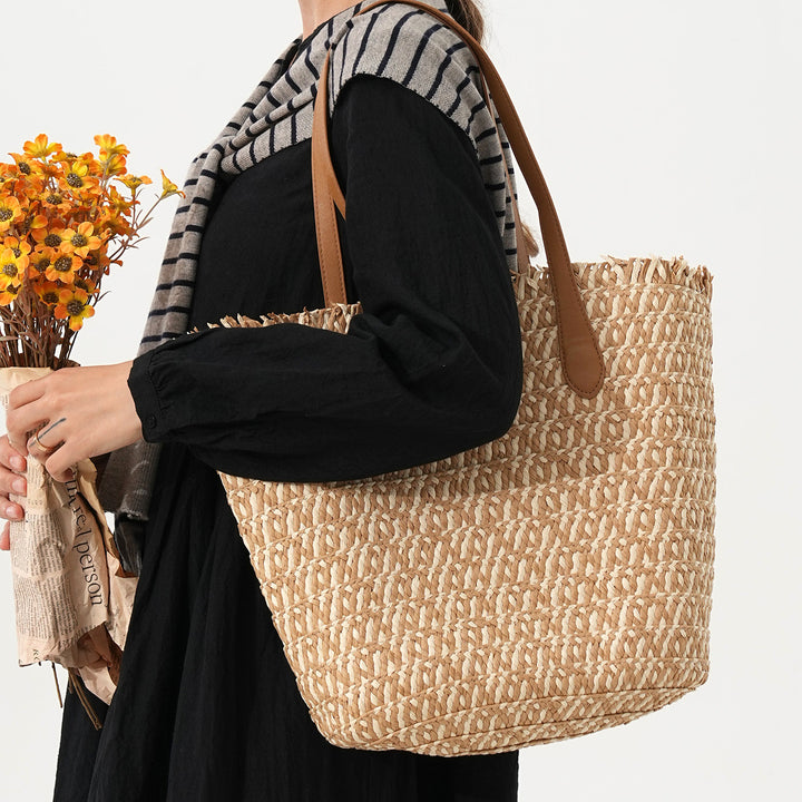 Designer Trillebag i flettet materiale med moderne detaljer Skanto