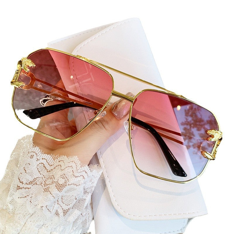 Dame kvadratisk solbrille med luksuriøs metallramme Skanto