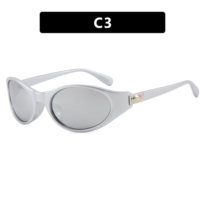 Dame stilfull solbrille i elegant ovalt design med beskyttende UV-filter Skanto