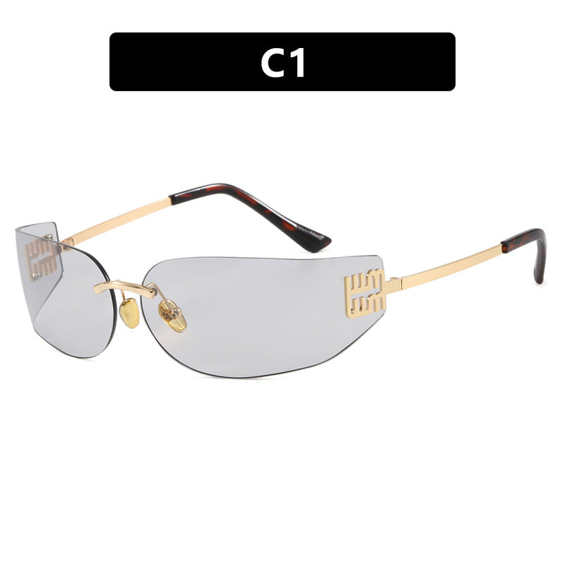 Dame futuristisk designer solbrille med uvanlig ramme og UV-beskyttelse Skanto