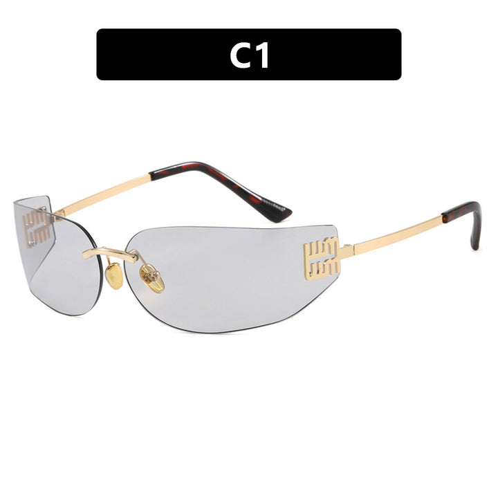 Dame futuristisk designer solbrille med uvanlig ramme og UV-beskyttelse Skanto