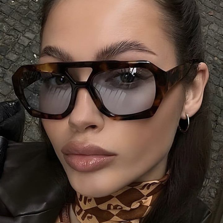 Dame moteriktig solbrille i eksklusiv oktagon-design Skanto