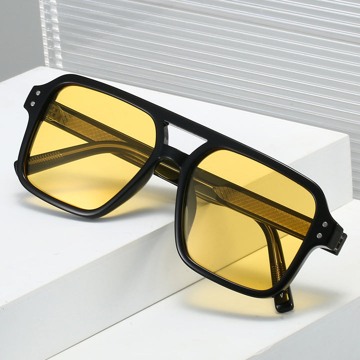 Damer mote solbrille i elegant skilpaddedesign Skanto
