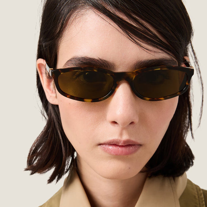 Dame moteriktig solbrille med elegant design Skanto