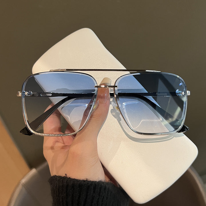 Dame kvadratisk solbrille med beskyttende glass og moderne metallramme Skanto