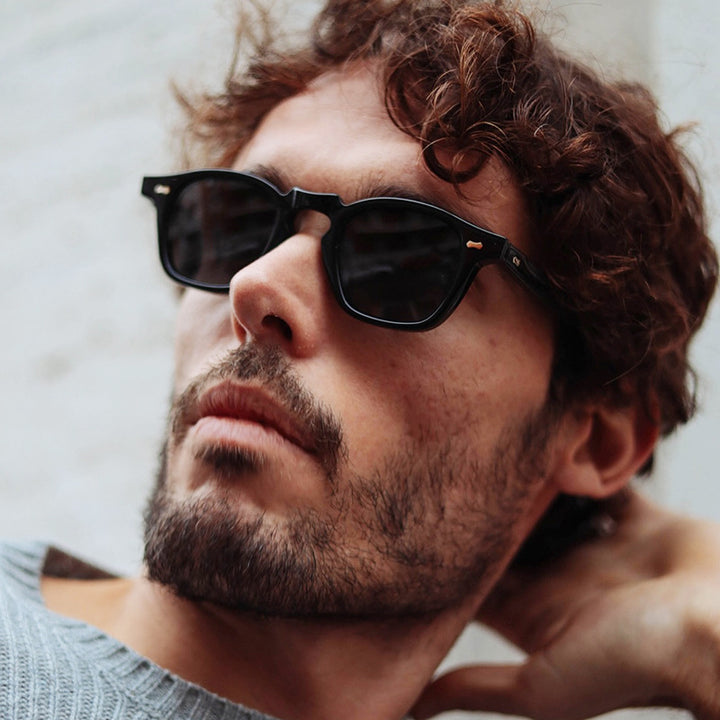 Dame geometrisk solbrille med beskyttende UV-filter og moderne design Skanto