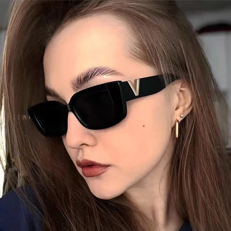 Dame moteriktig solbrille i klart design Skanto