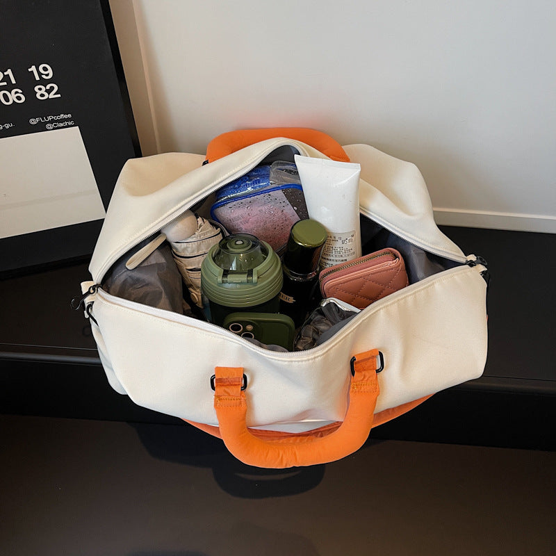Sporty reiseveske laget av slitesterkt materiale med ergonomiske håndtak Skanto