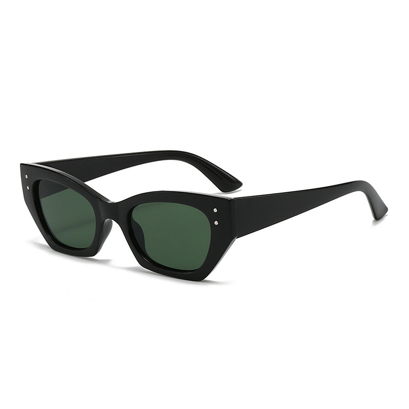 Dame moderne motefull solbrille i innovativt design Skanto