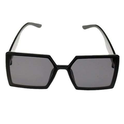 Dame Mote Oversized Solbriller med kantet design Skanto