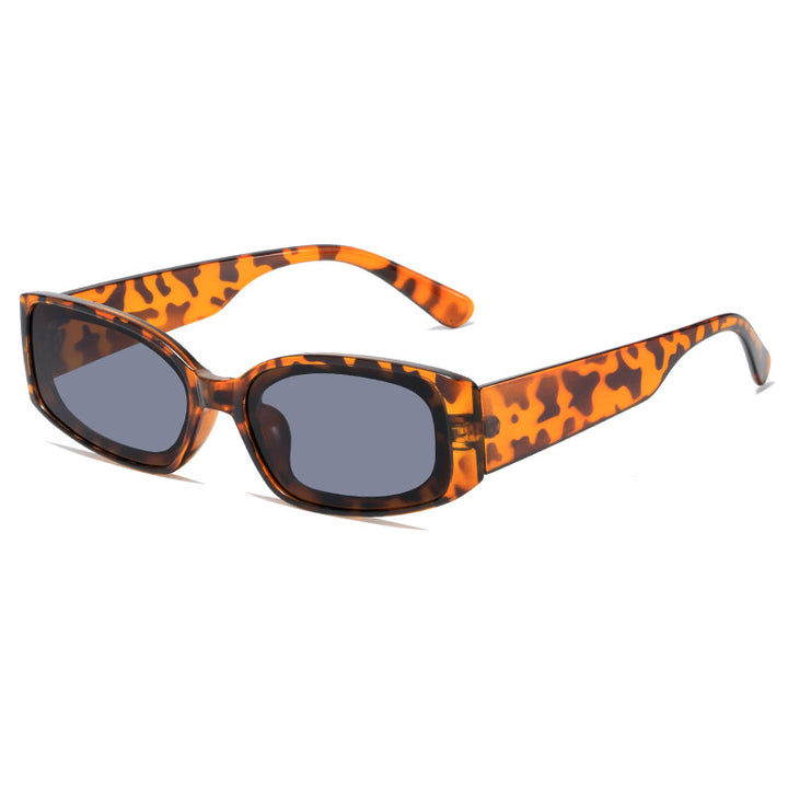 Dame moteriktig solbrille i futuristisk design Skanto