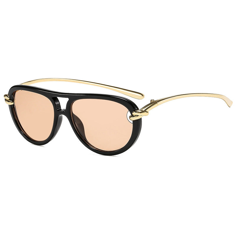 Dame Retro-solbrille med elegant ramme og polariserte linser Skanto