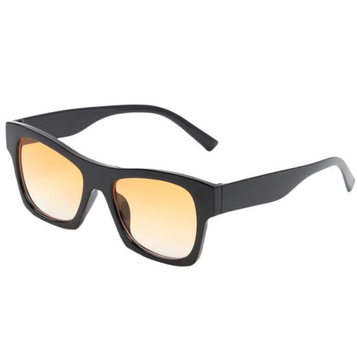 Dame moteriktig solbrille i elegant kvadratdesign Skanto