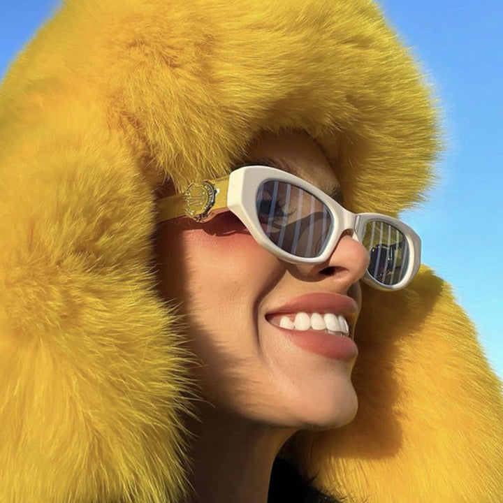 Dame moter Cat-Eye solbrille med markant design og luksuriøse detaljer Skanto