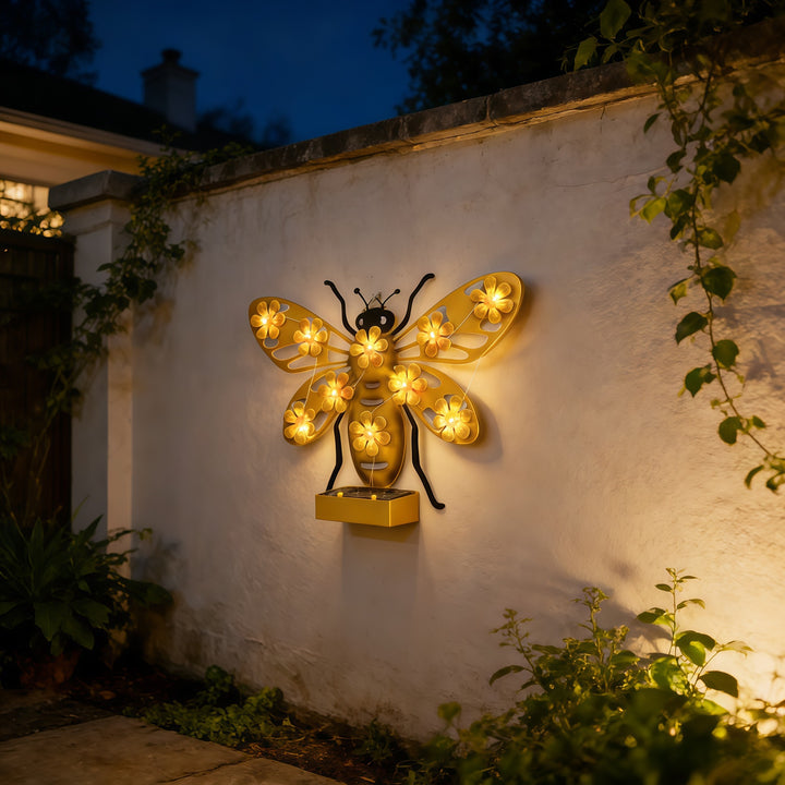 Dekorativ solenergi LED bie veggskulptur med blomsterlyskjede og metallmontering Skanto