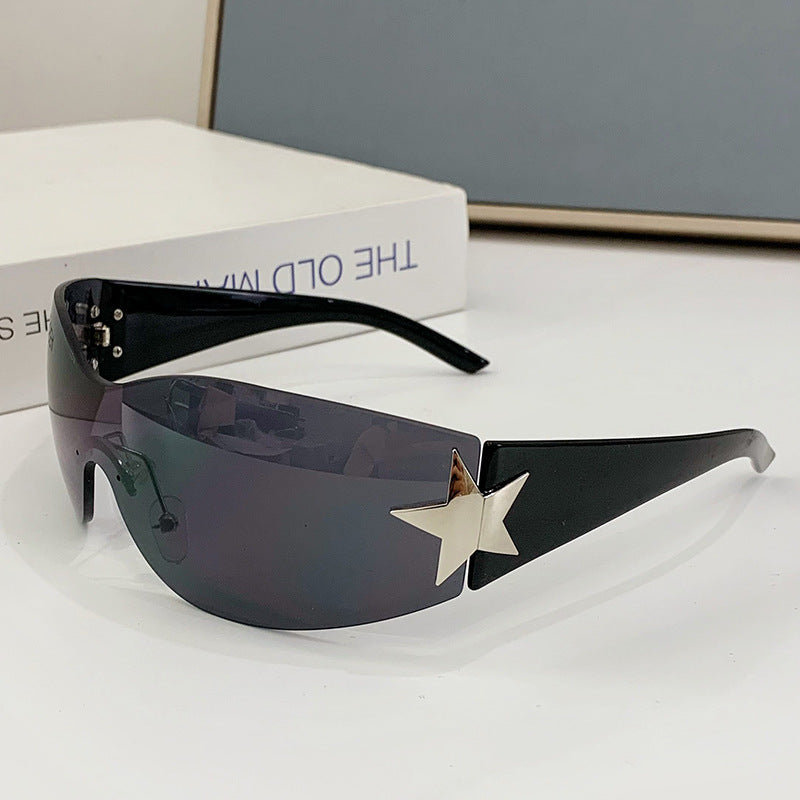 Dame moteriktig solbrille med kunstnerisk stjerneakcent Skanto
