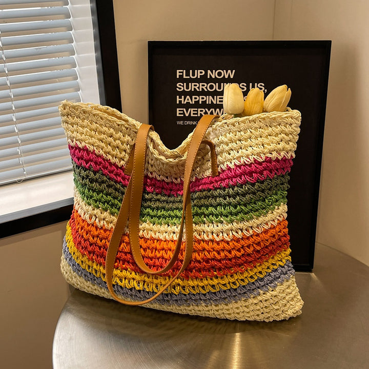 Håndlaget strandveske med fargerikt stripe mønster Skanto