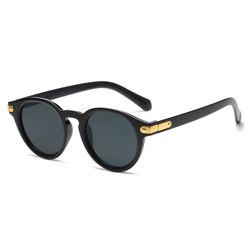 Dame moteriktig solbrille med transparent ramme og robuste glass Skanto