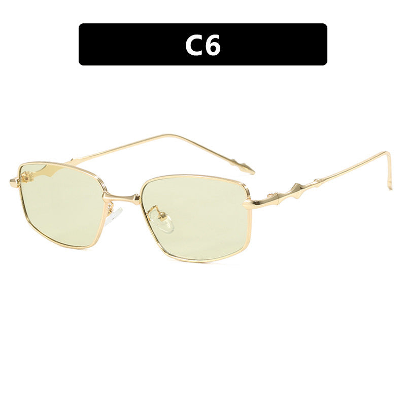 Dame moteriktig kvadratisk solbrille i unikt design Skanto