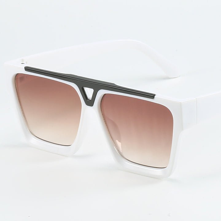 Dame moterik oversized solbrille med stilige gullaccent Skanto