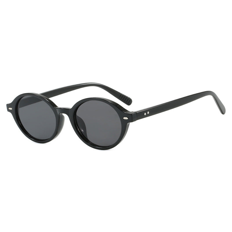 Dame rund solbrille med moderne design og polariserte glass Skanto