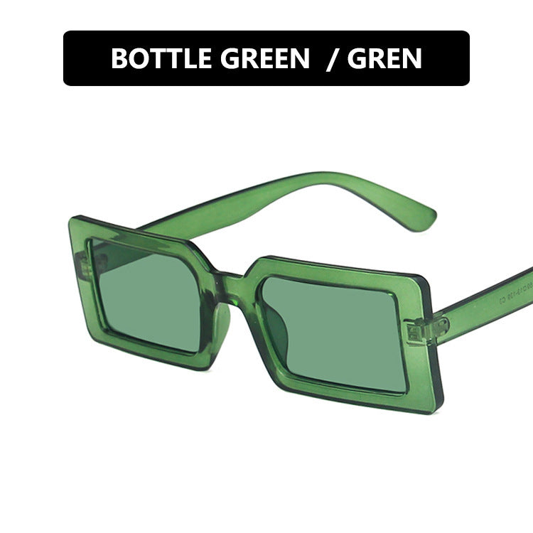 Dame kvadratisk solbrille med moderne, bred ramme og beskyttende UV-filter Skanto