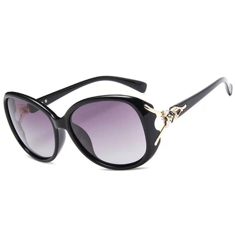 Dame moteriktig Cat-Eye solbrille med eksklusiv metall-design Skanto