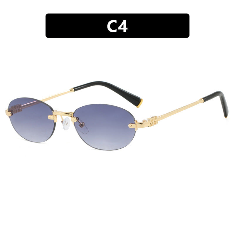 Dame moterimessig solbrille med oval ramme og elegante aksenter Skanto
