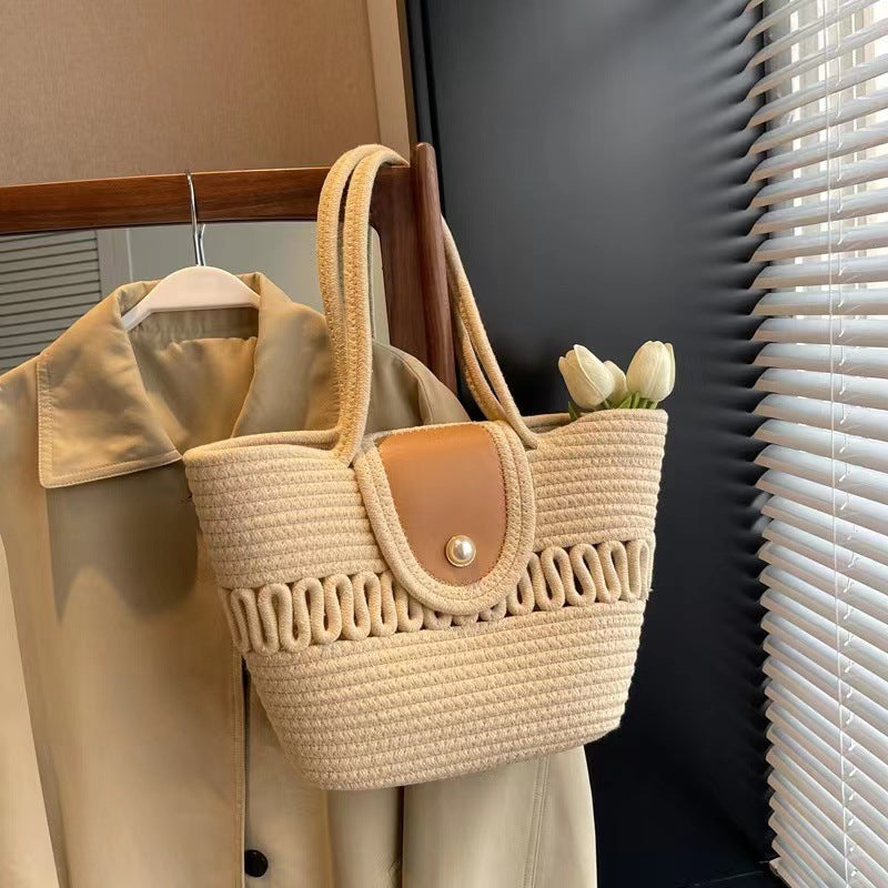 Håndlaget kurvveske med elegant lærdetaljer Skanto